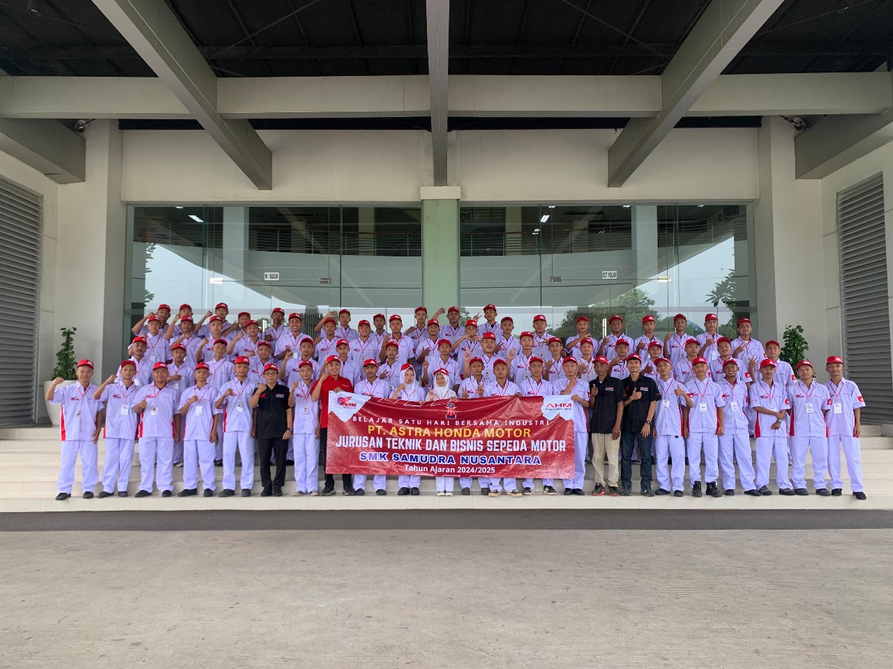 SMK Samudra Nusantara Jurusan TBSM Jelajahi Dunia Industri Otomotif dalam Kunjungan Edukatif