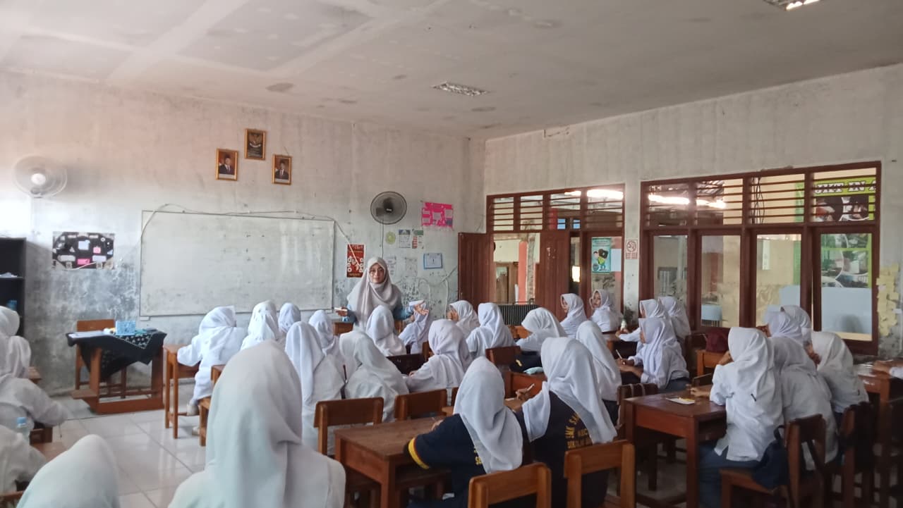 Program Jum’at Keputrian: Membekali Siswi dengan Edukasi Mengelola Keuangan